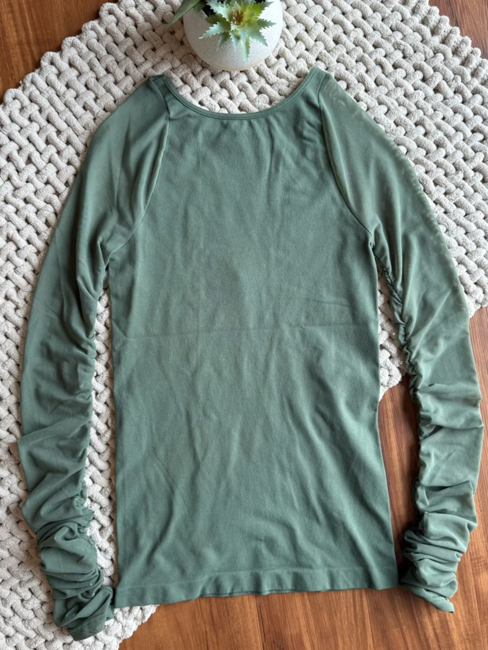Intimately Free People | Scrunch Sleeve Seamless Mesh Top in Army Green | XS/S